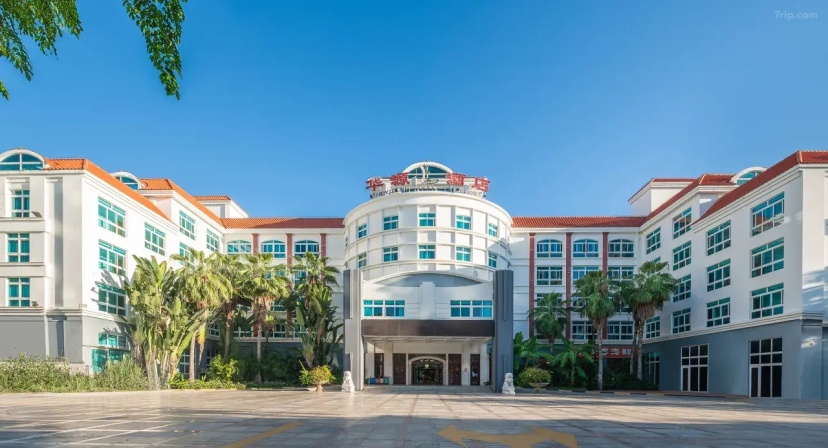 Huayuan Hot Spring Seaview Resort — отель в Санье для семейного отдыха