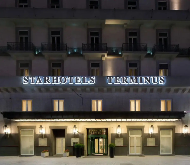 Starhotels Terminus — комфортный отель в Неаполе