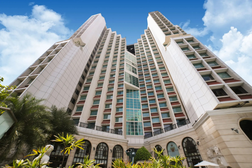 Сравните цены на Hotel The Royal Plaza в Дели