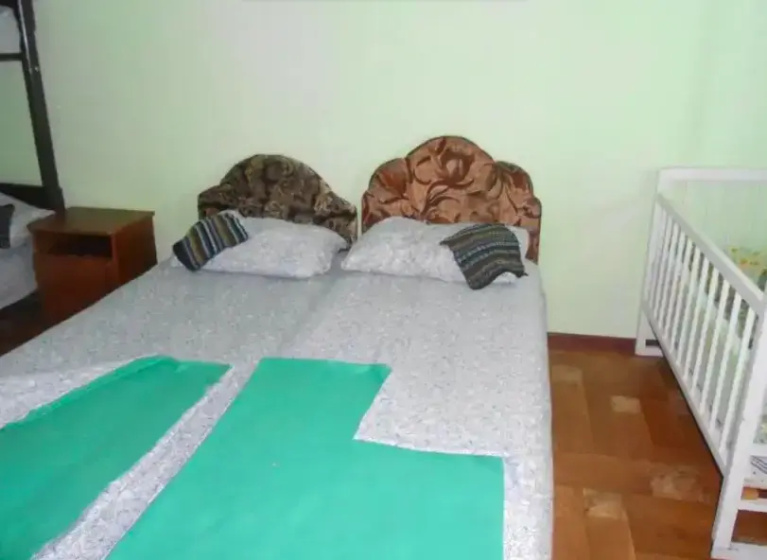 U Treh Morej Guest House — забронировать отель в Темрюк