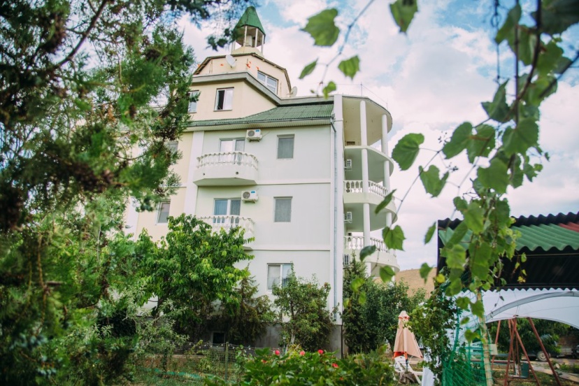 Charly Guest House — отель с удобствами в Судак