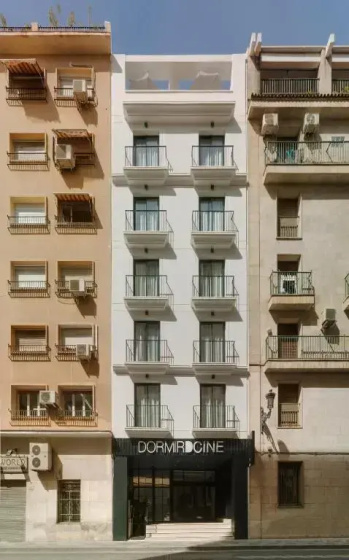 Dormirdcine Alicante — комфортный отель в Аликанте