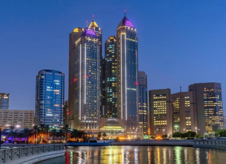 Otel' Sofitel Abu Dhabi Corniche — отель с отзывами гостей в Абу