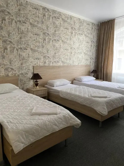 Zolotyie Rossyipi Guest House — забронировать отель в Витязево