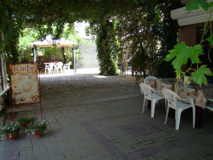 Цены на Elling Oazis Guest House в Феодосия