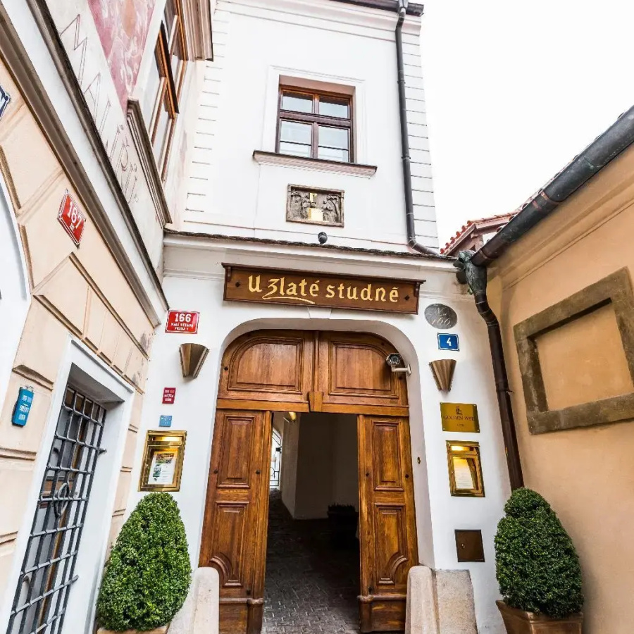 Golden Well Hotel