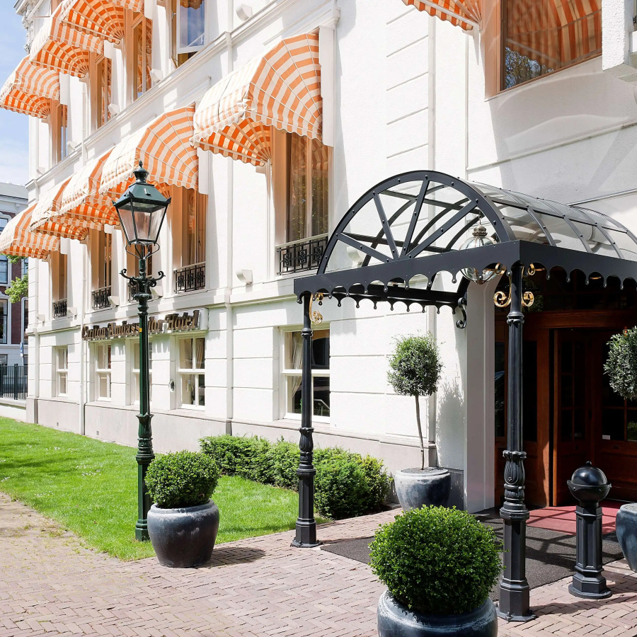 Carlton Ambassador Hotel