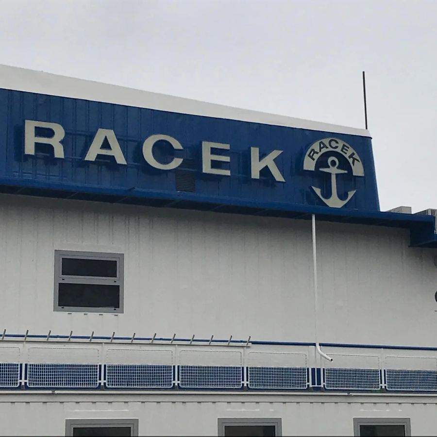 Botel Racek