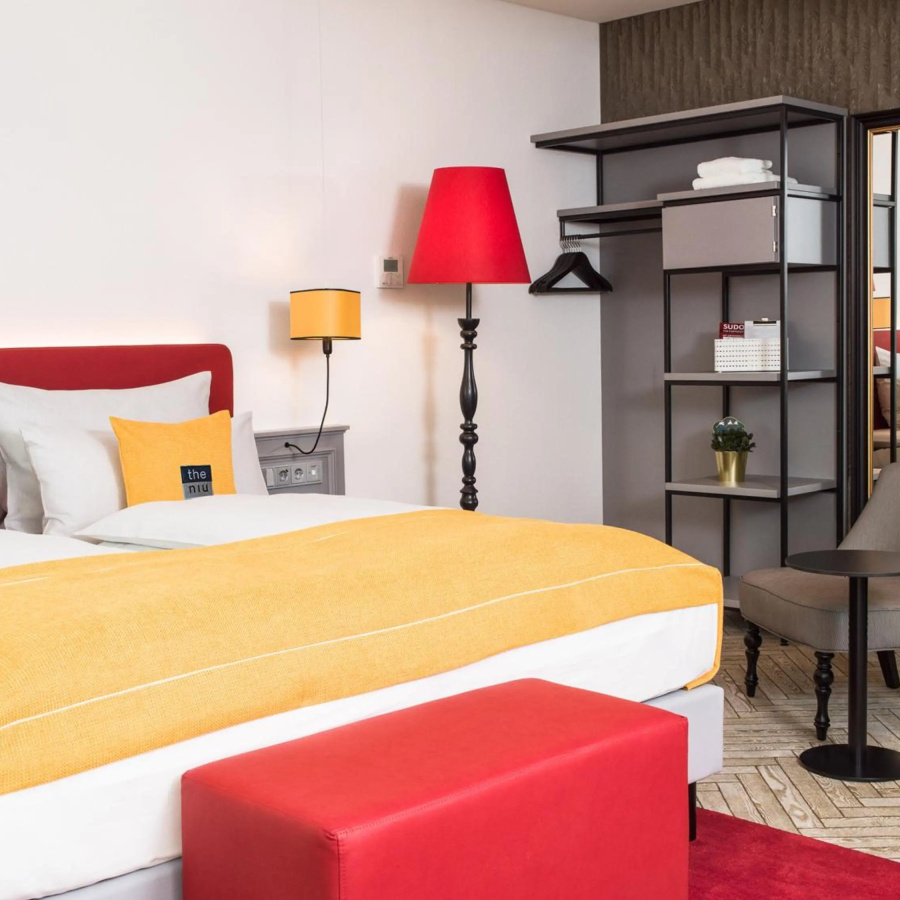 Holiday Inn — the niu, Franz Vienna