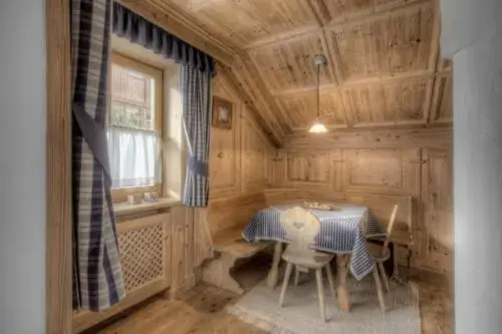Alexander Mountain Lodge