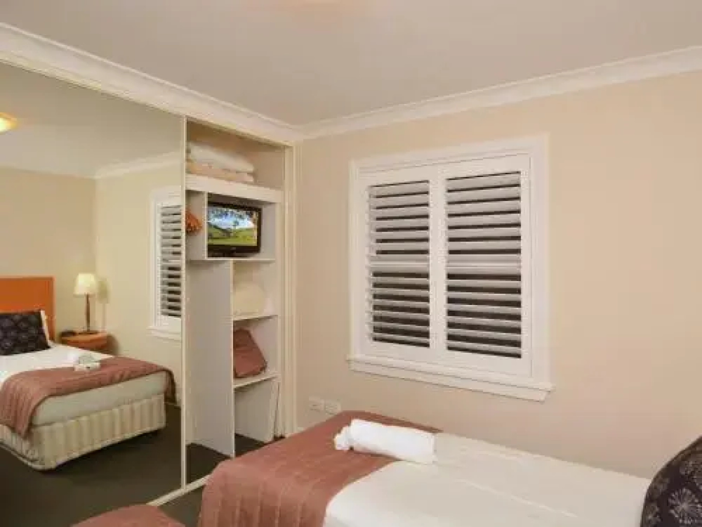 Villa 3br De Saran Resort Condo located within Cypress Lakes Resort (nothing is more central)