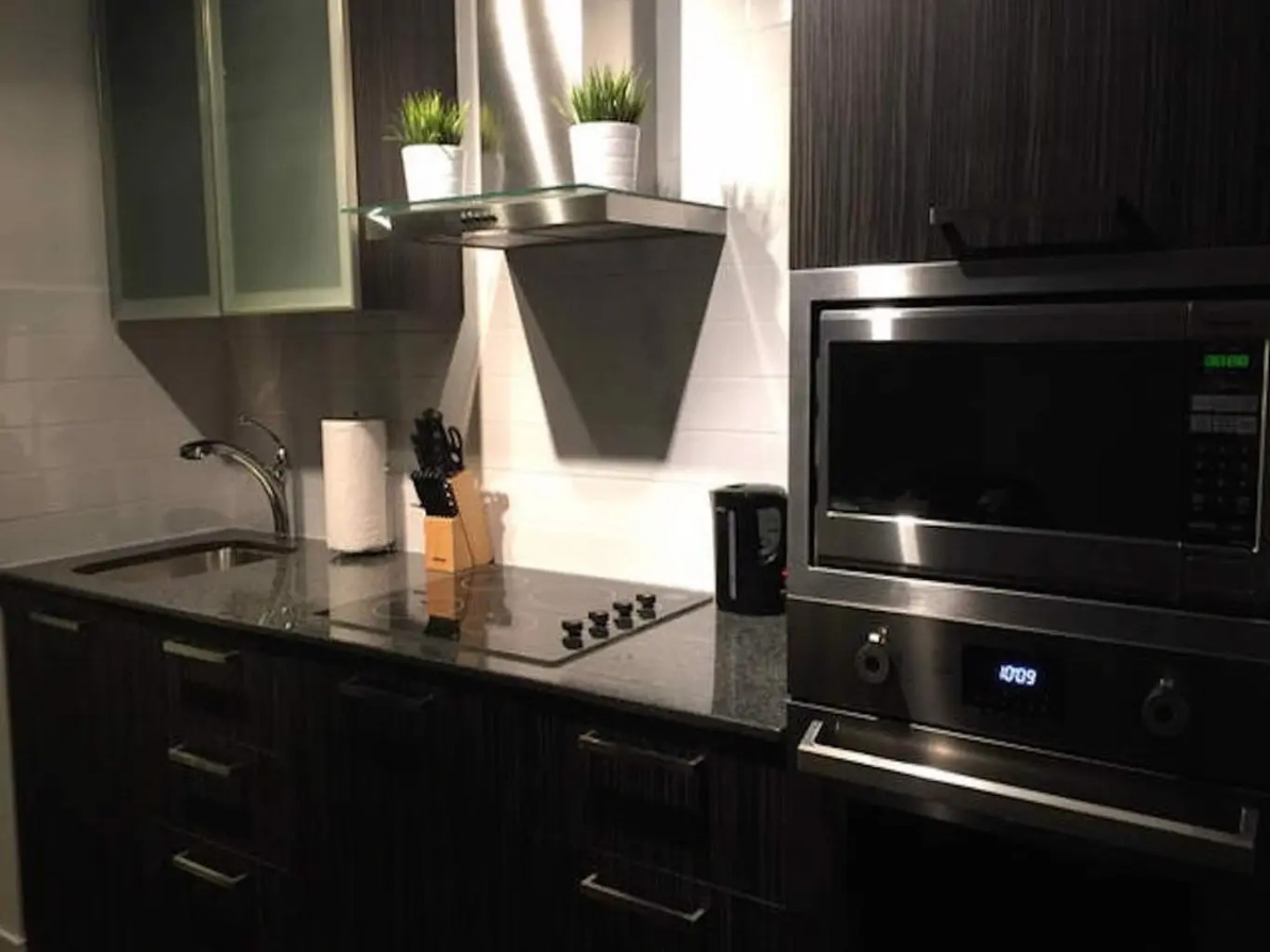 JP Stays - Cozy Lakeview Condo Downtown Core offered by Short Term Sta