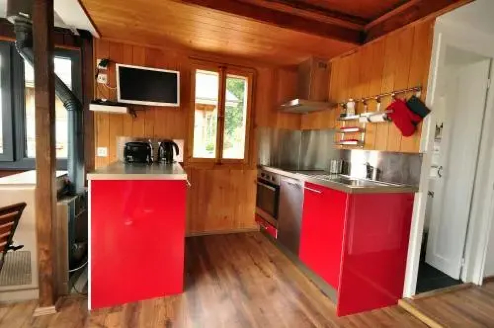Lake View Chalet