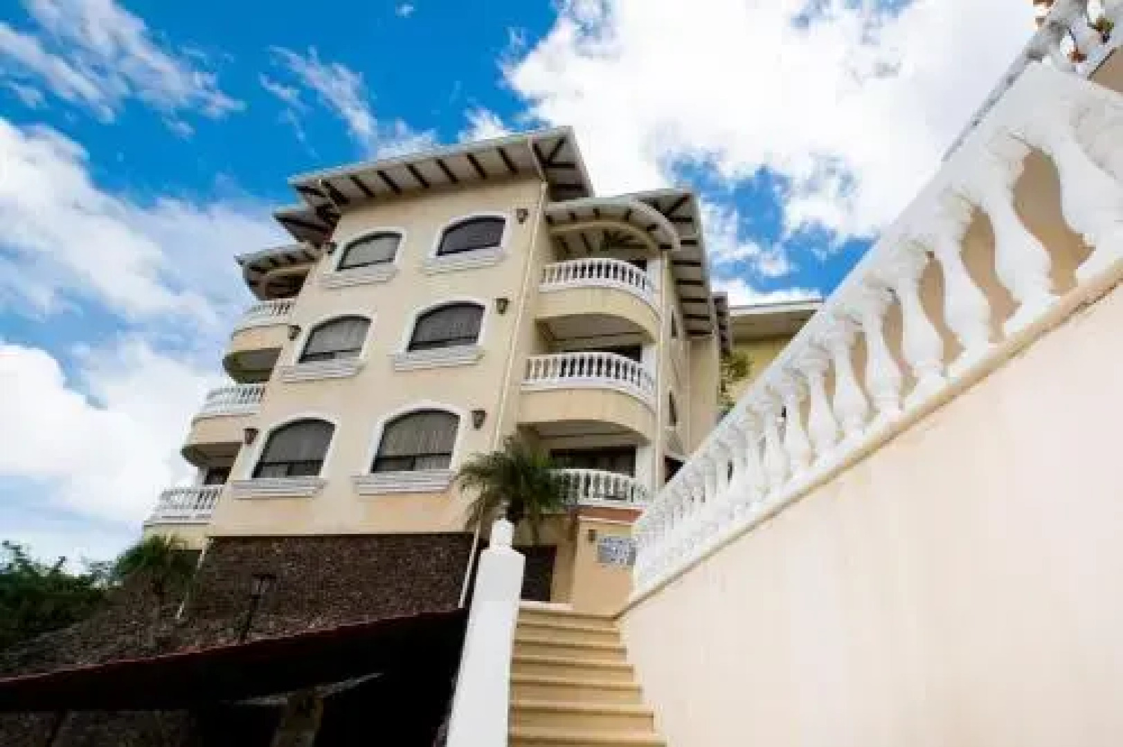 Great Designed Ocean and Mountain view Condo Tres Vista
