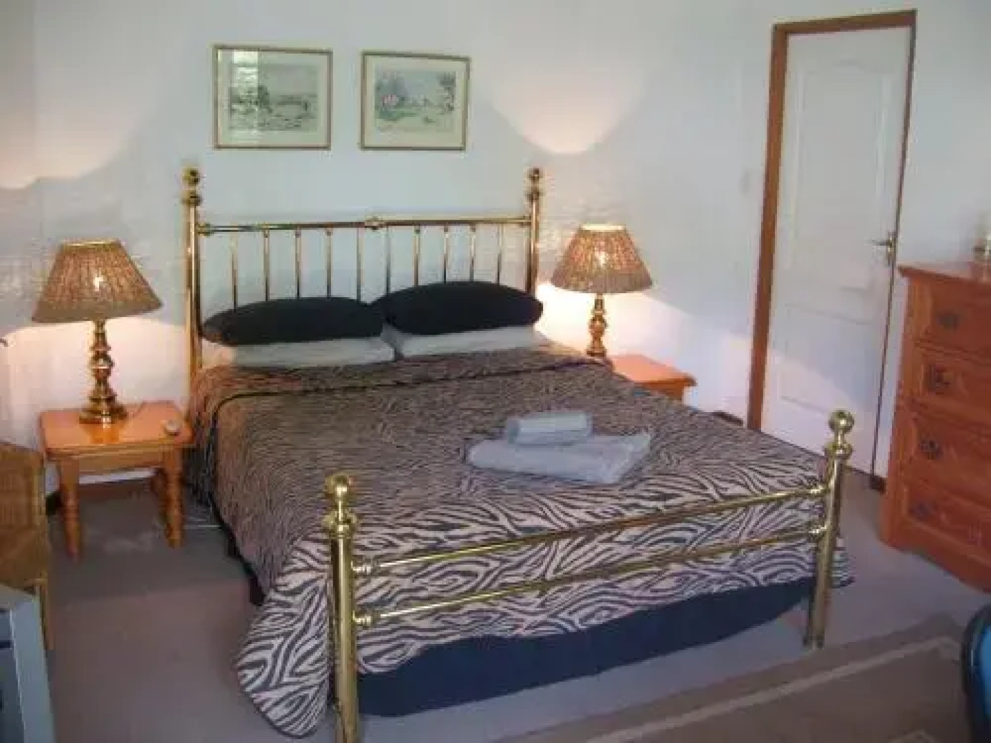 Oaktree Lodge Guest House