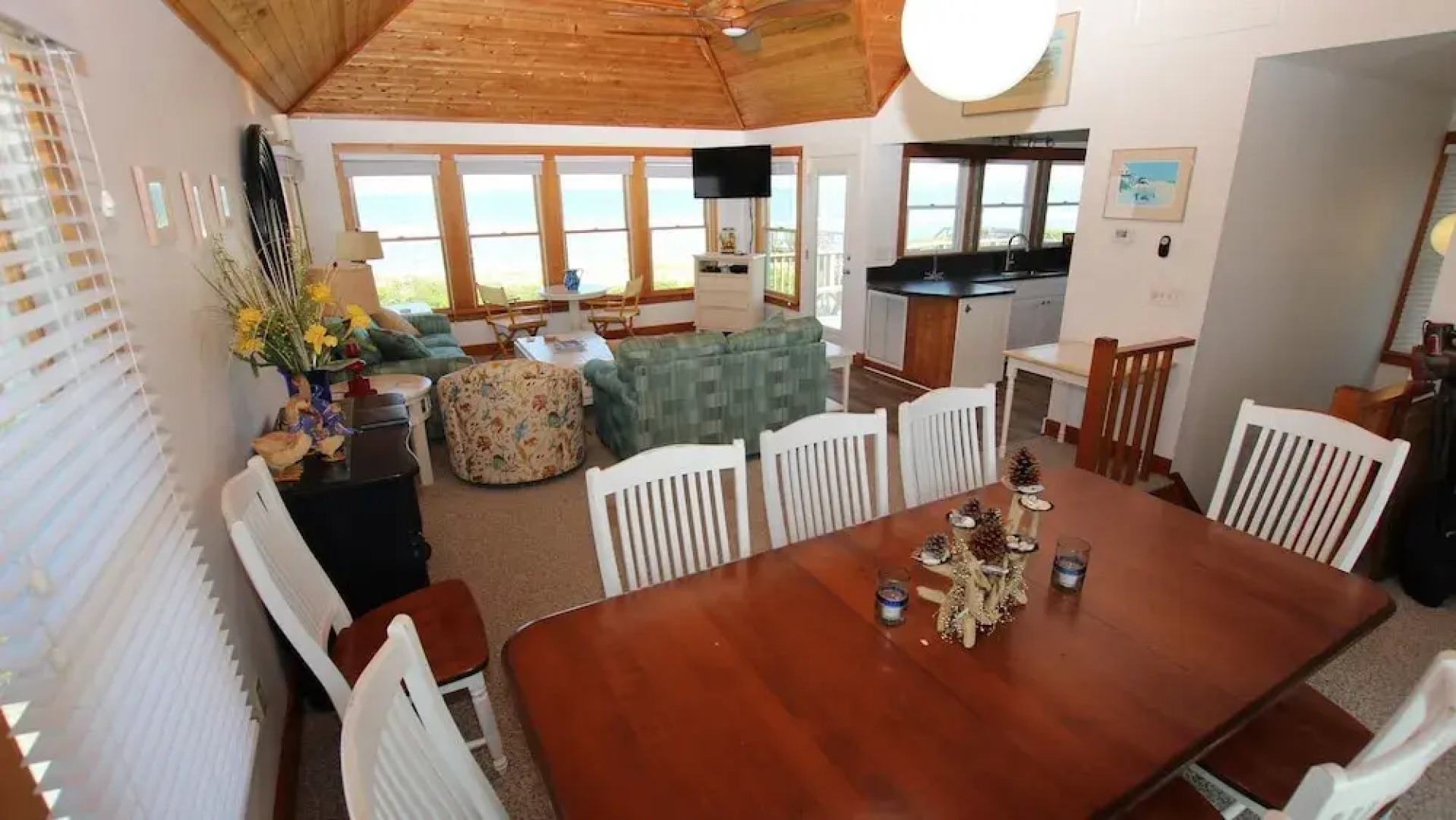 Non-stop Action - 4 Br cottage by RedAwning