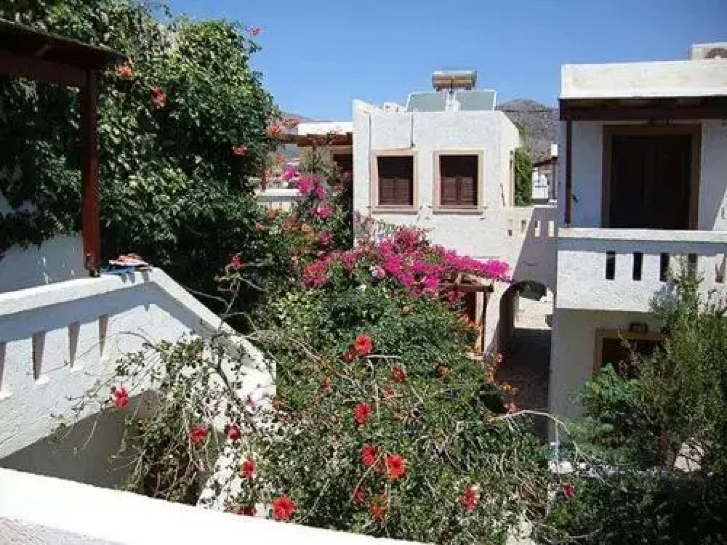Akrotiri Apartments