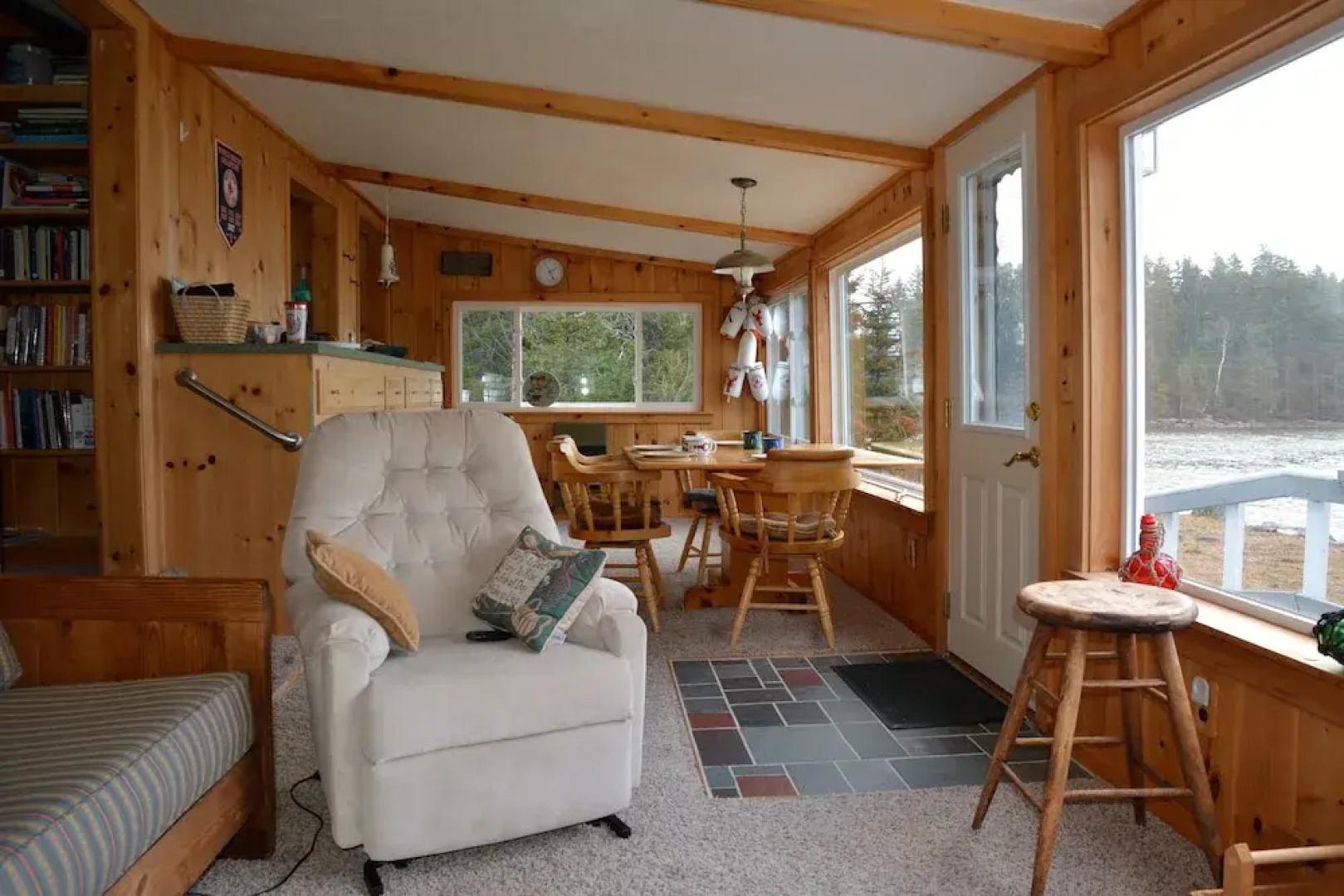 Picturesque Island Cottage 2 Bedrooms 2 Bathrooms Home