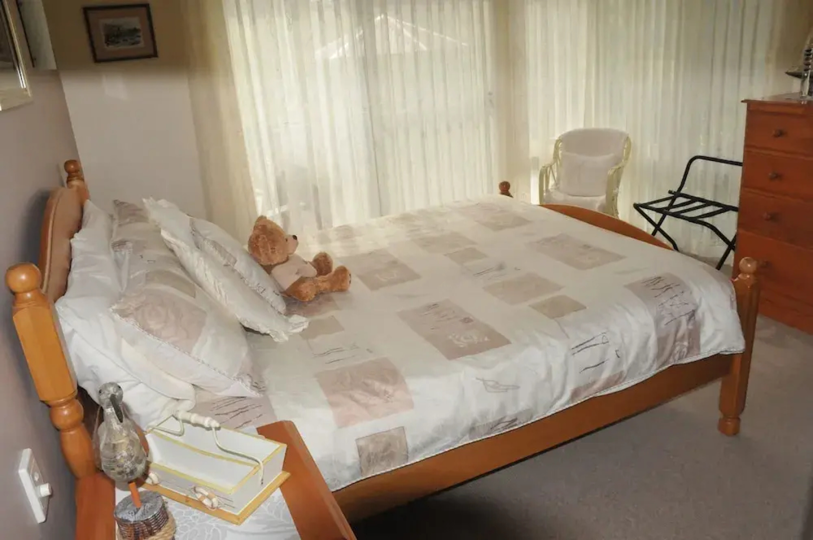Glenelg on King Bed & Breakfast