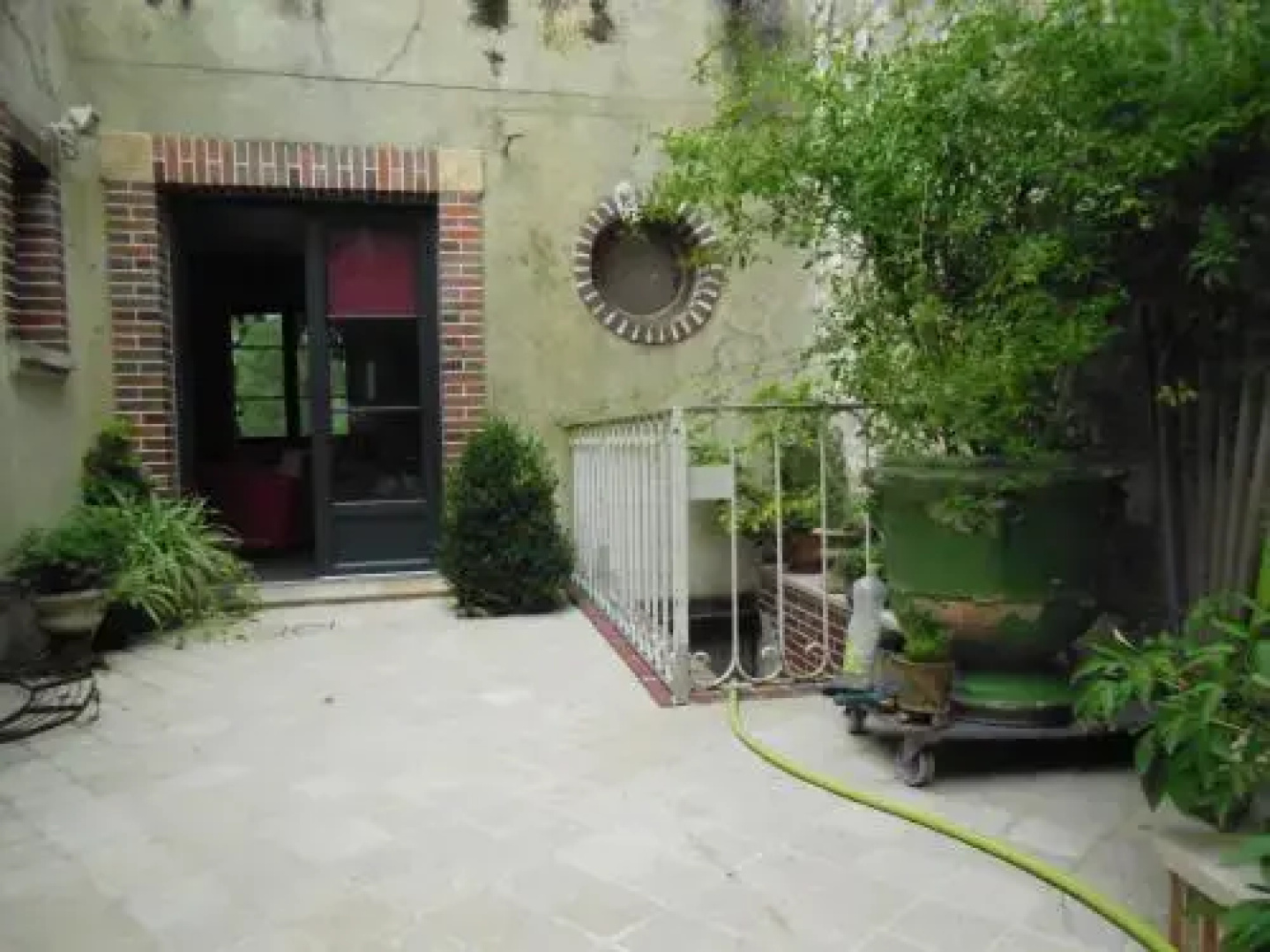 Les Bains Bed & Breakfast