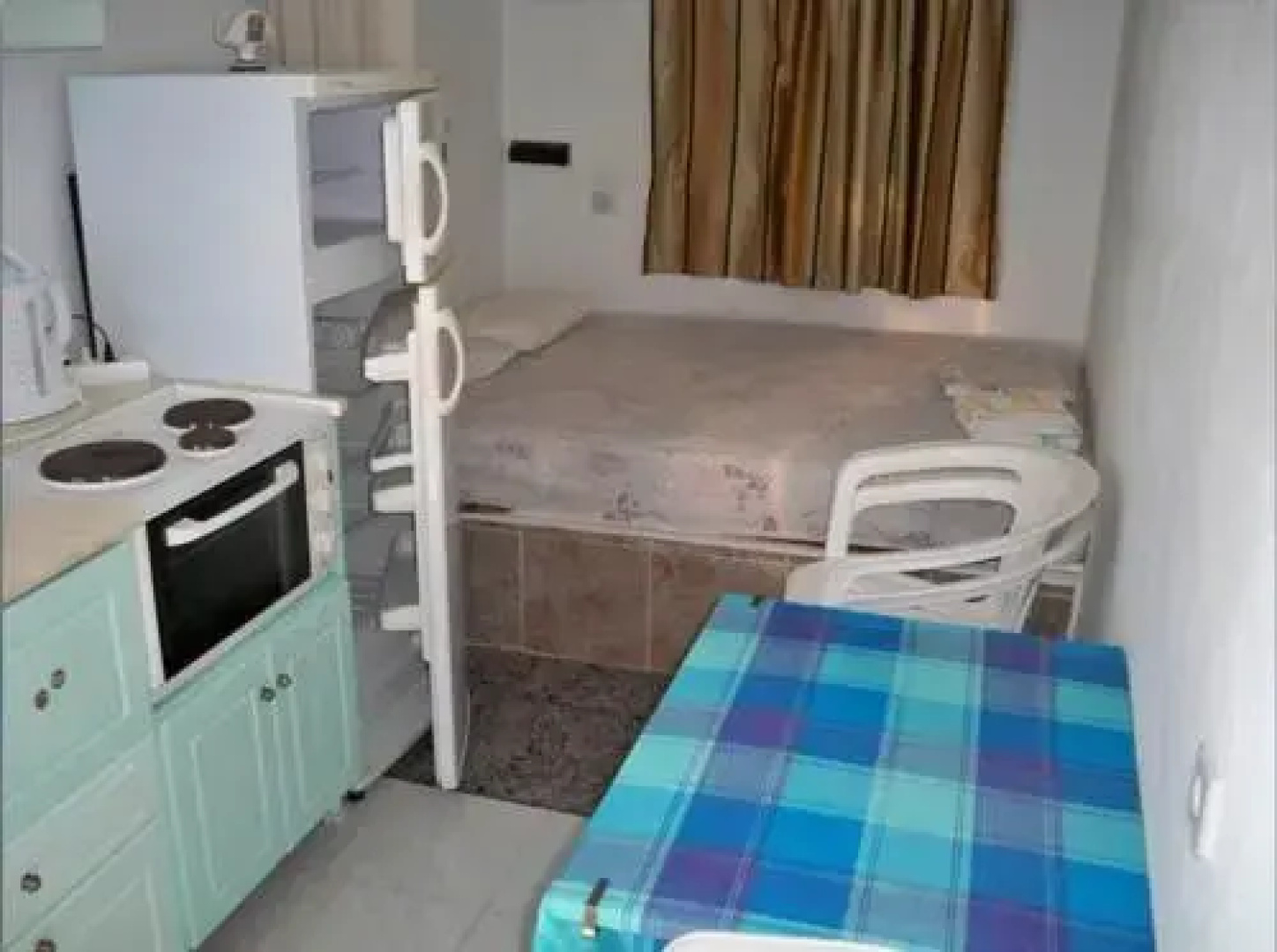 Iris Apartments