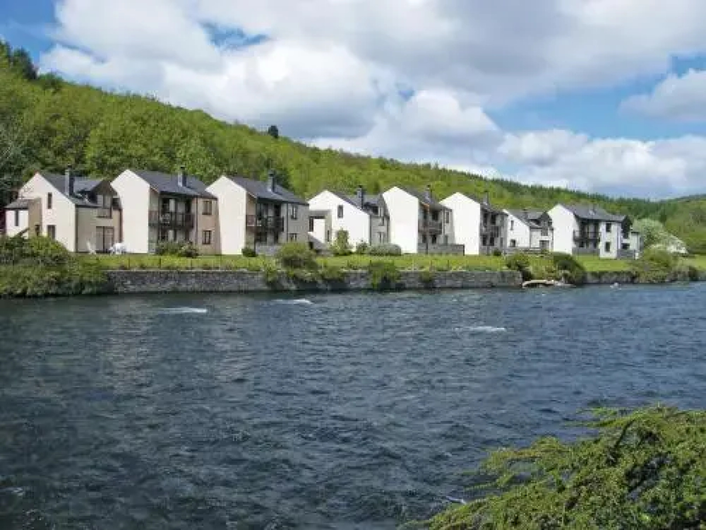 The Lakeland Village Club