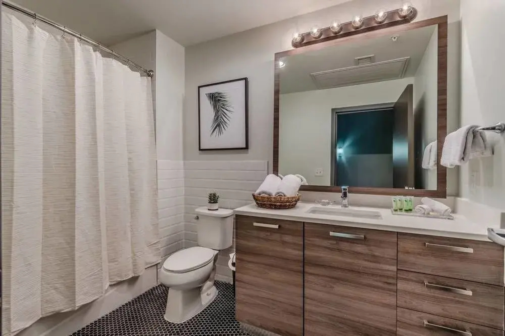 Homey 1BR Unit with Downtown Dallas Views