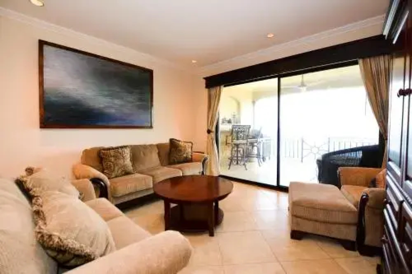 Luxury 2 bedroom condo with ocean view - Few steps from beach