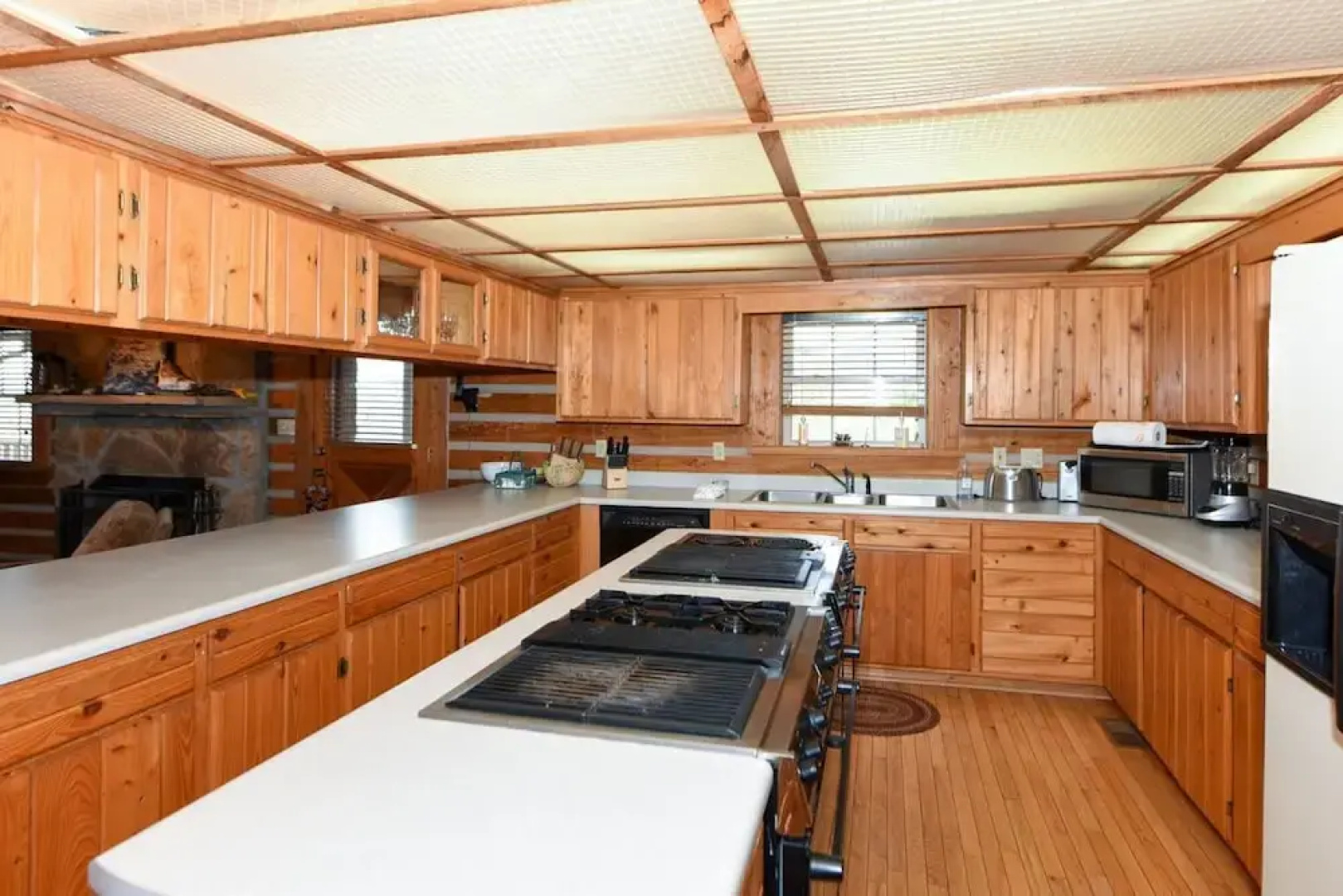 Tranquility - 4 Br home by RedAwning