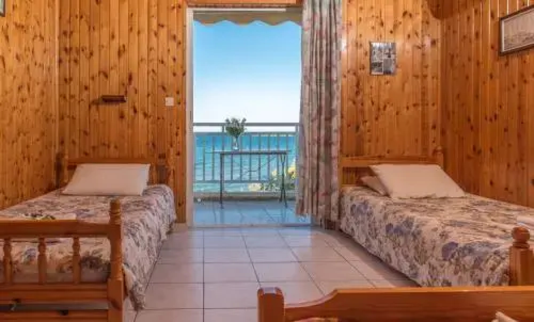 Villa Pouliezos Apartments