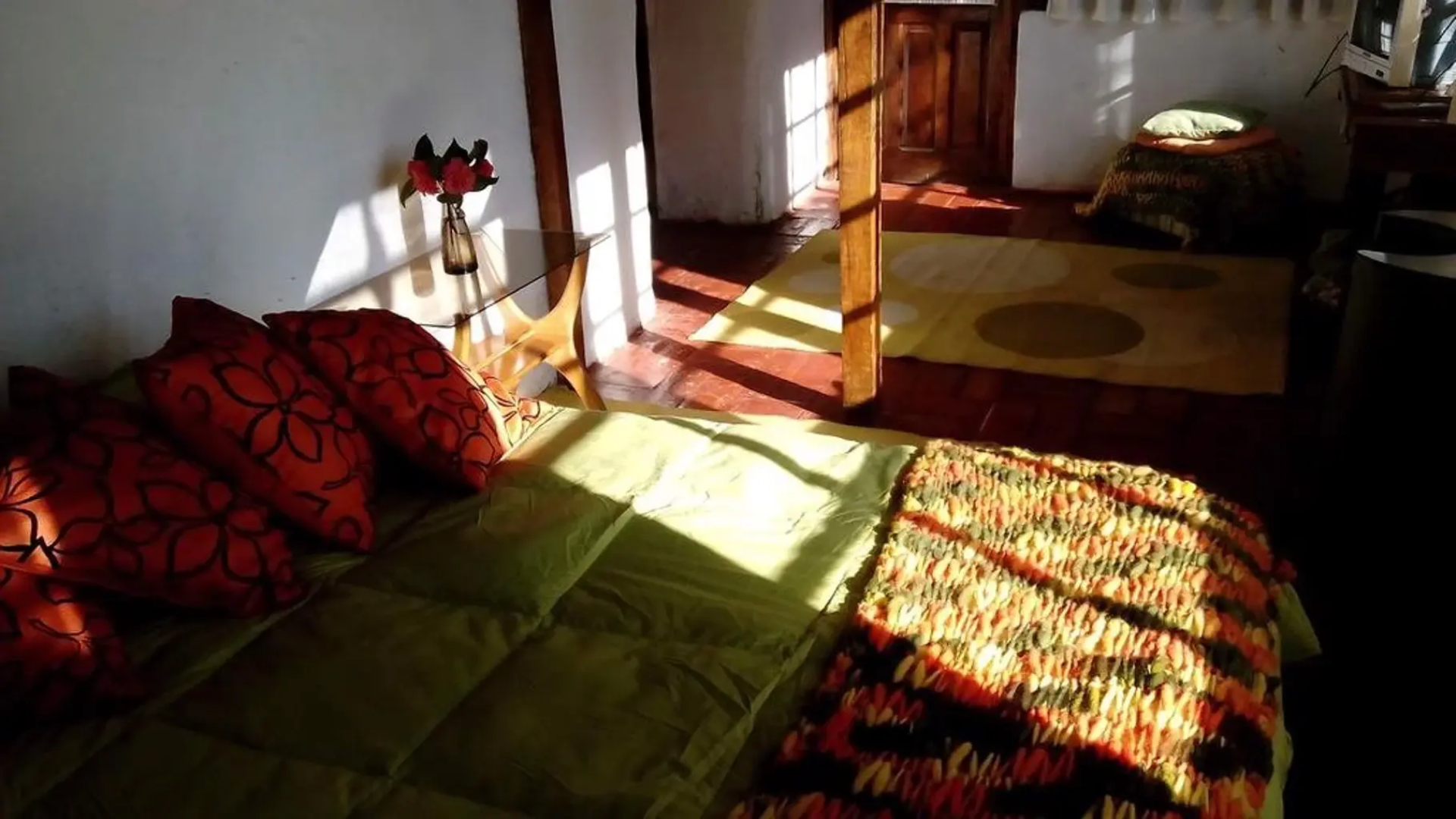 La Casa de Adobe Natural y Más