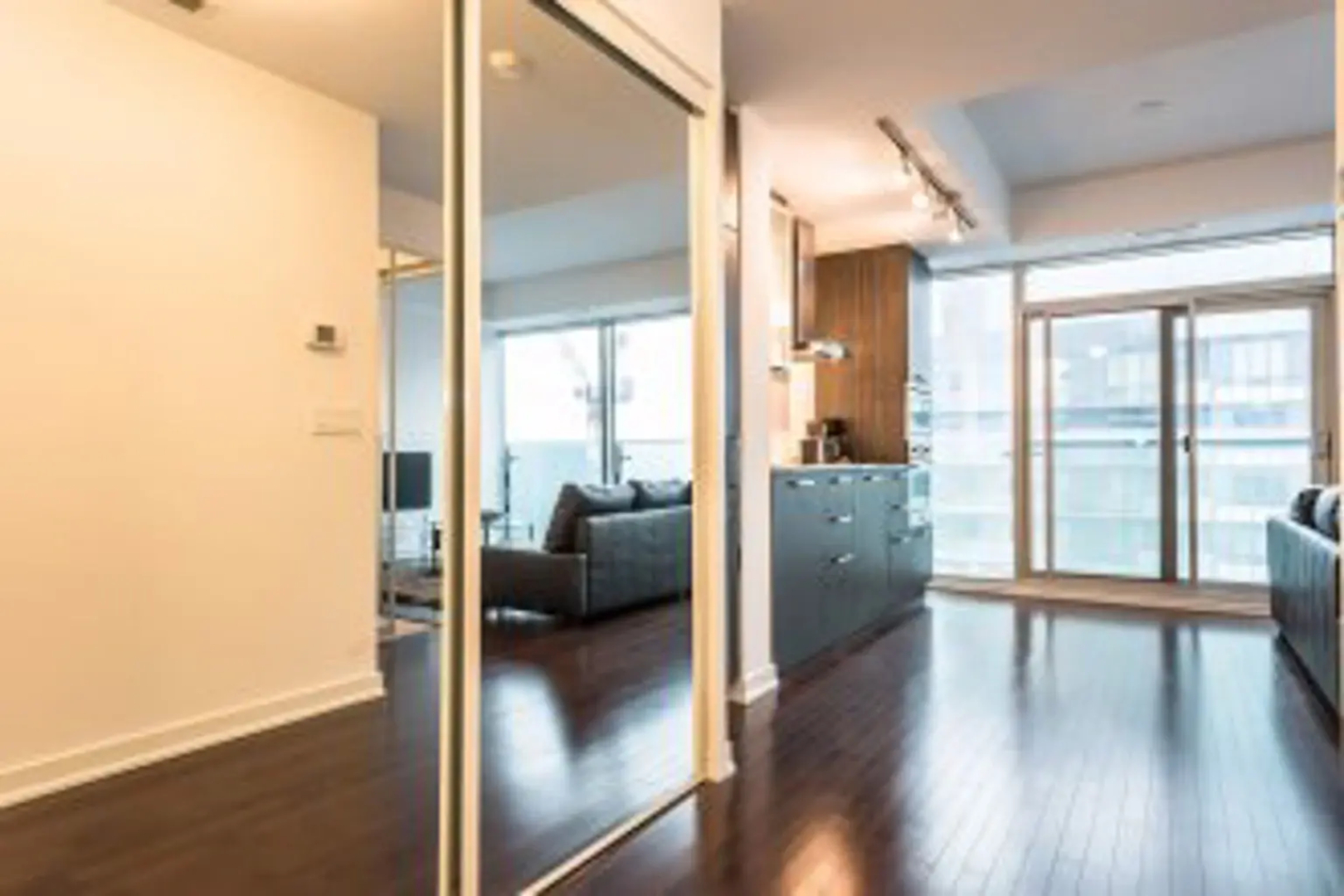 JP Stays - Cozy Lakeview Condo Downtown Core offered by Short Term Sta