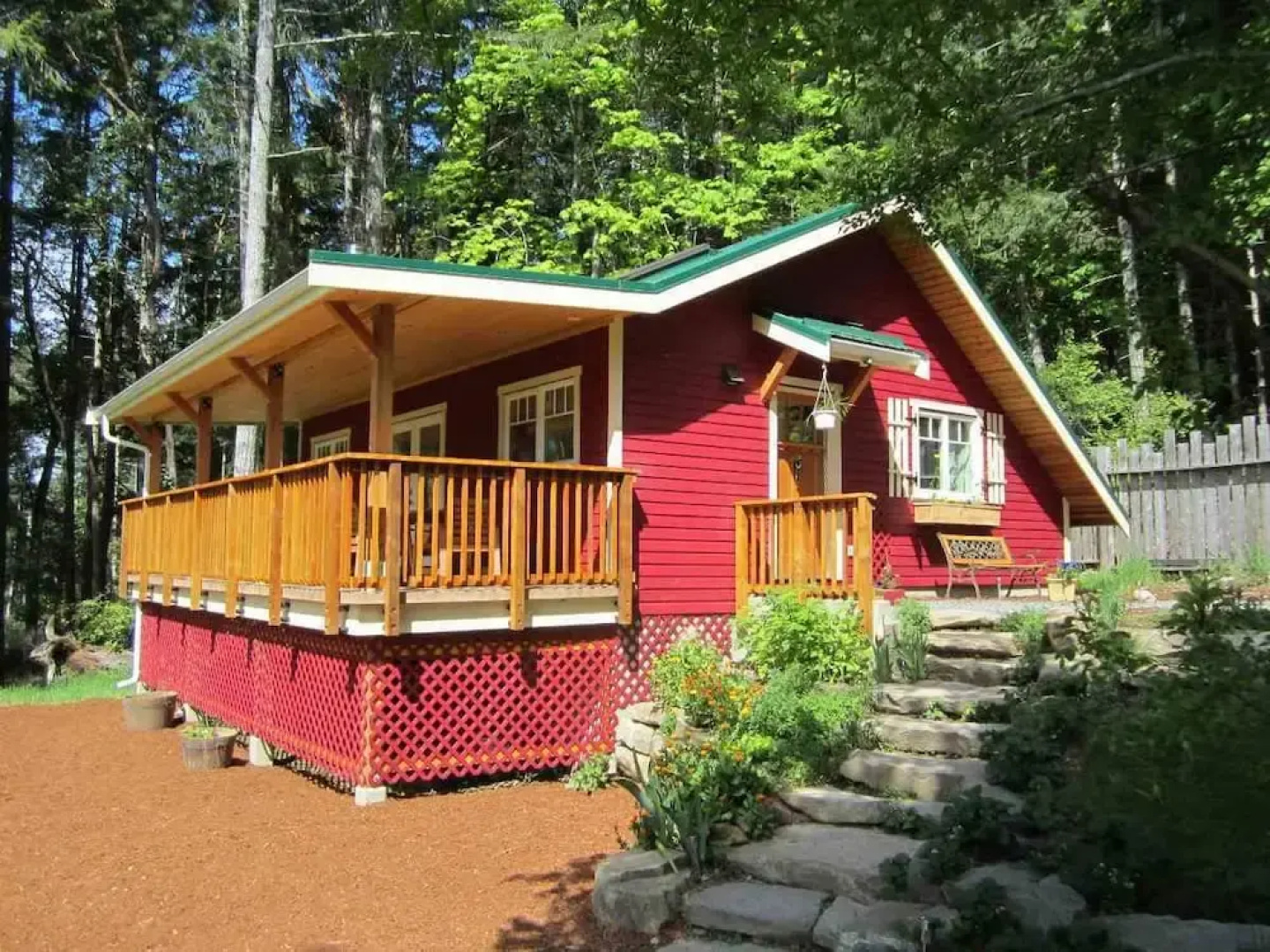 Cosy Woodpecker Cottage
