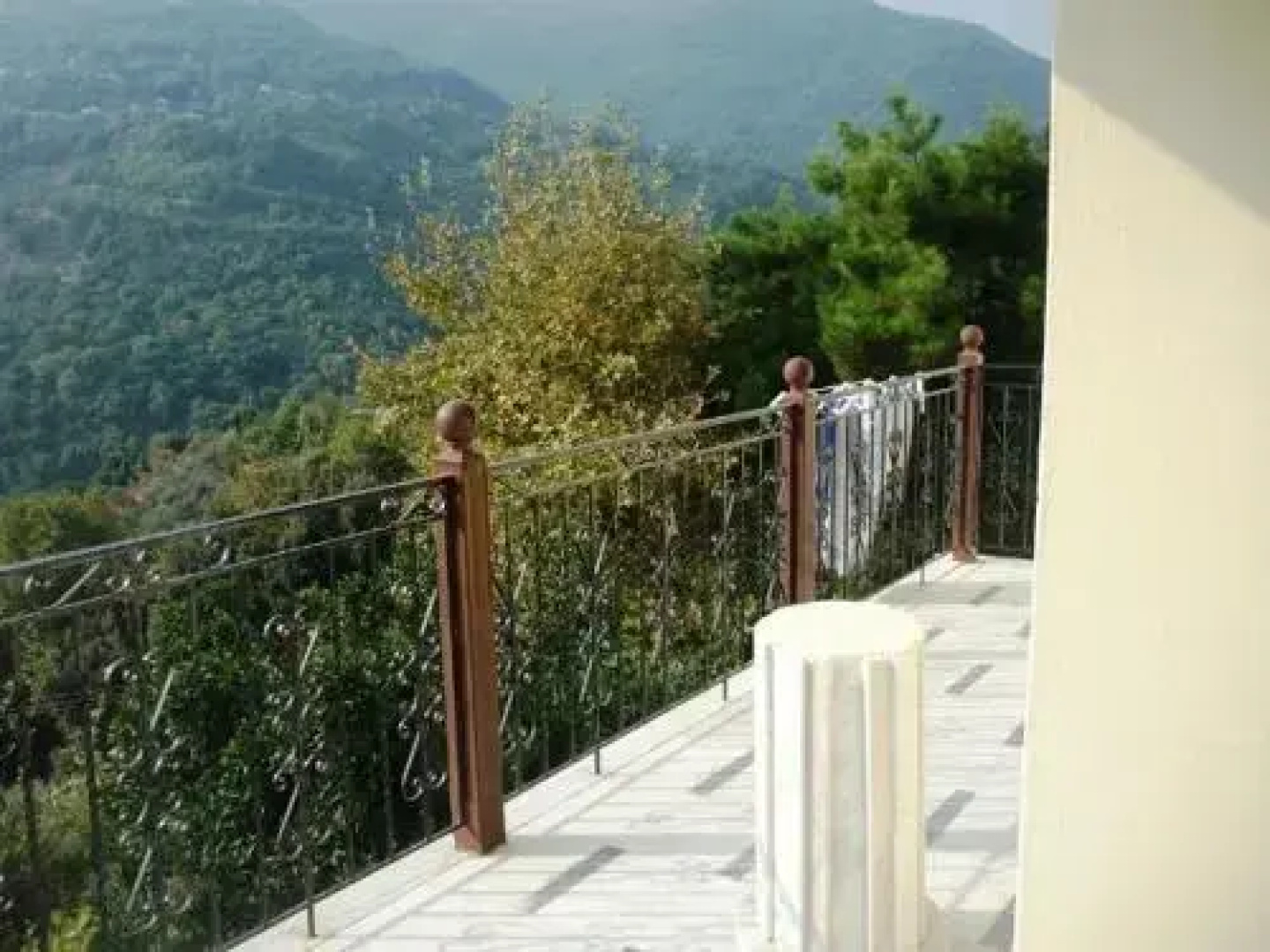 Paradeisos Rooms