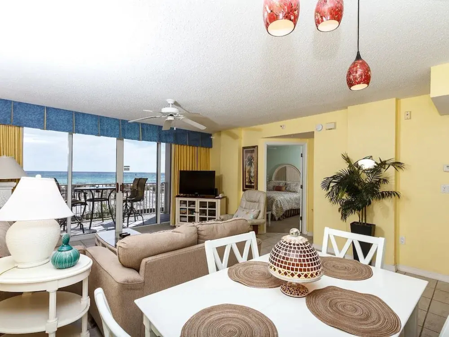 Island Princess 202: Impressive Beachfront Condo, WIFI, BEACH SVC, KEYLESS