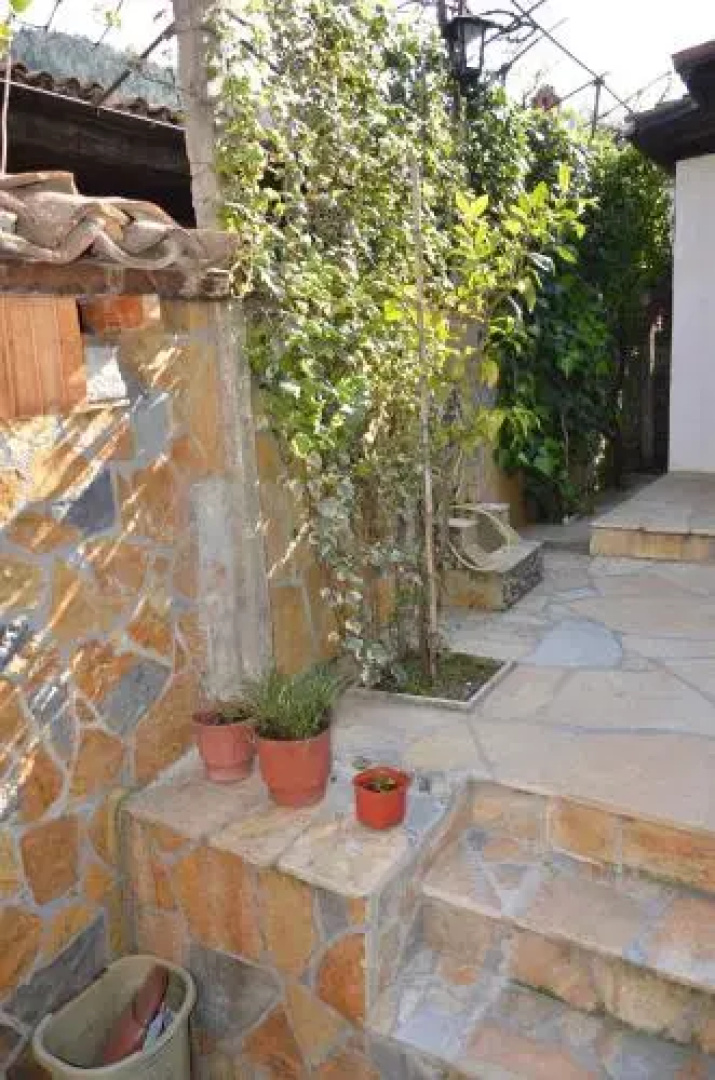 Tomor Shehu Guest House