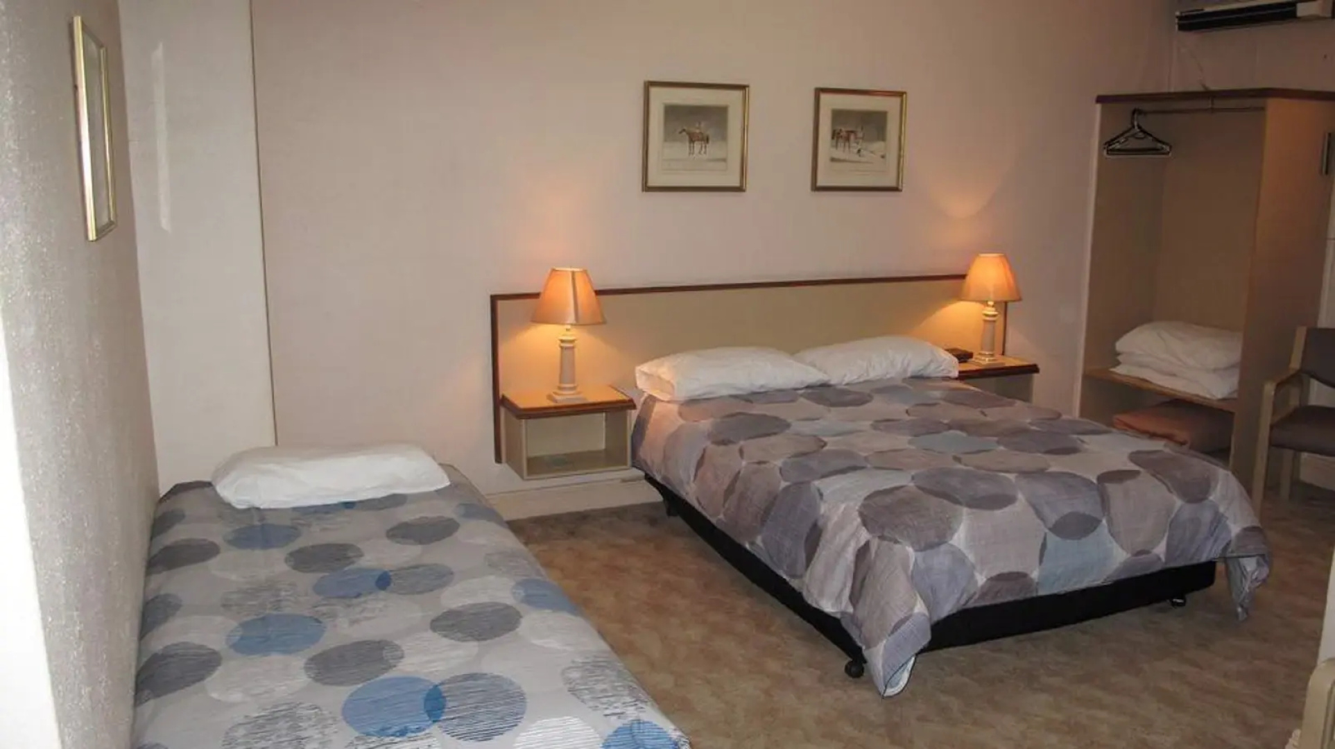 The Commercial Hotel