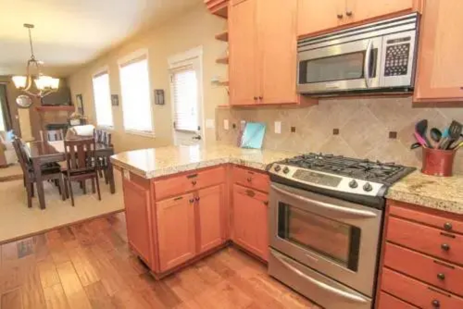 Beach Pine - 4 Br home by RedAwning