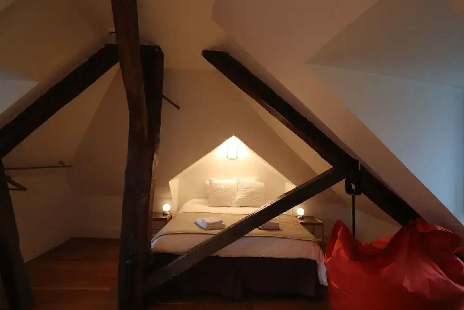 Le Doyenne Et La Maison D Elis