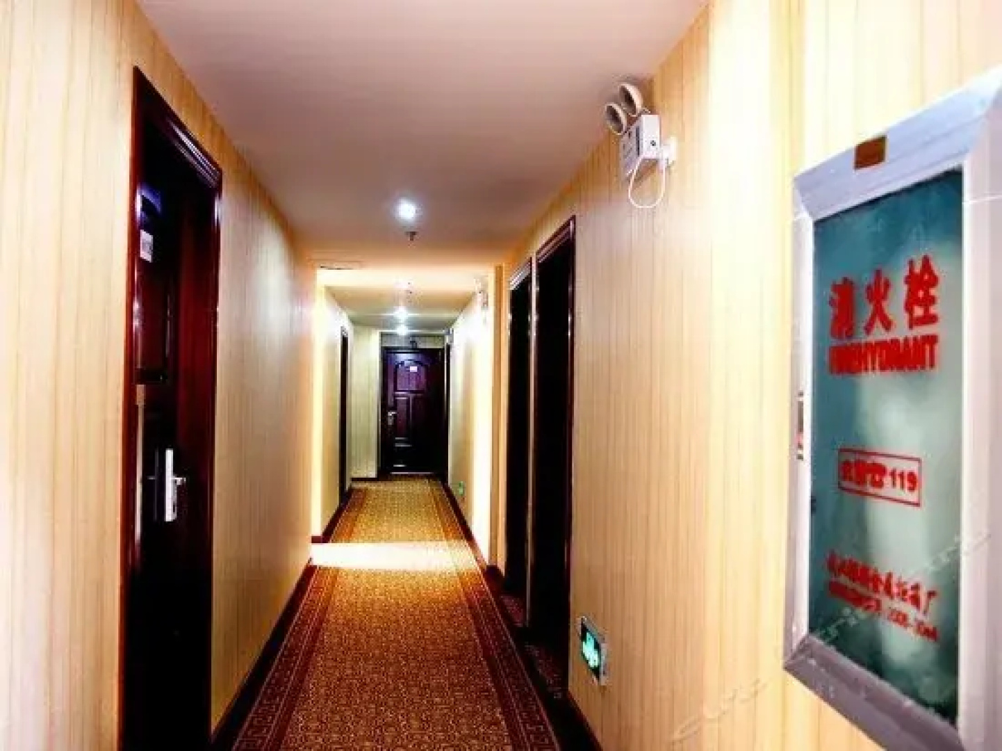Enshi You-You Business Hotel