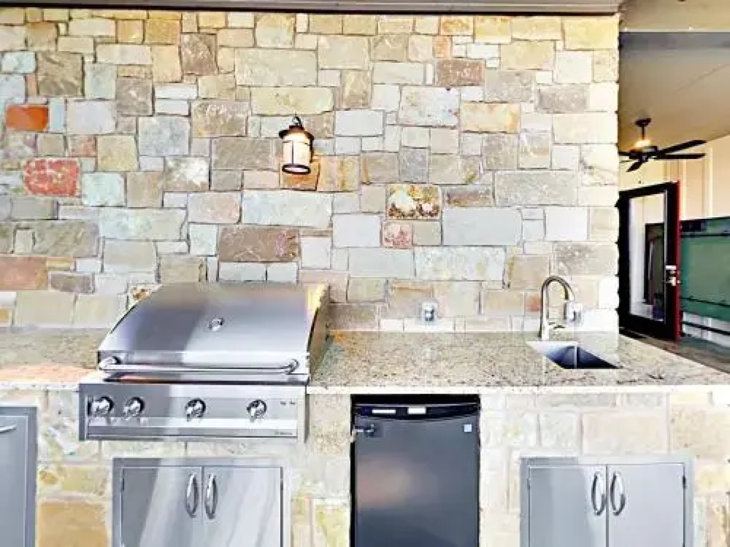 Amenities Grace Lake Travis Villa by RedAwning