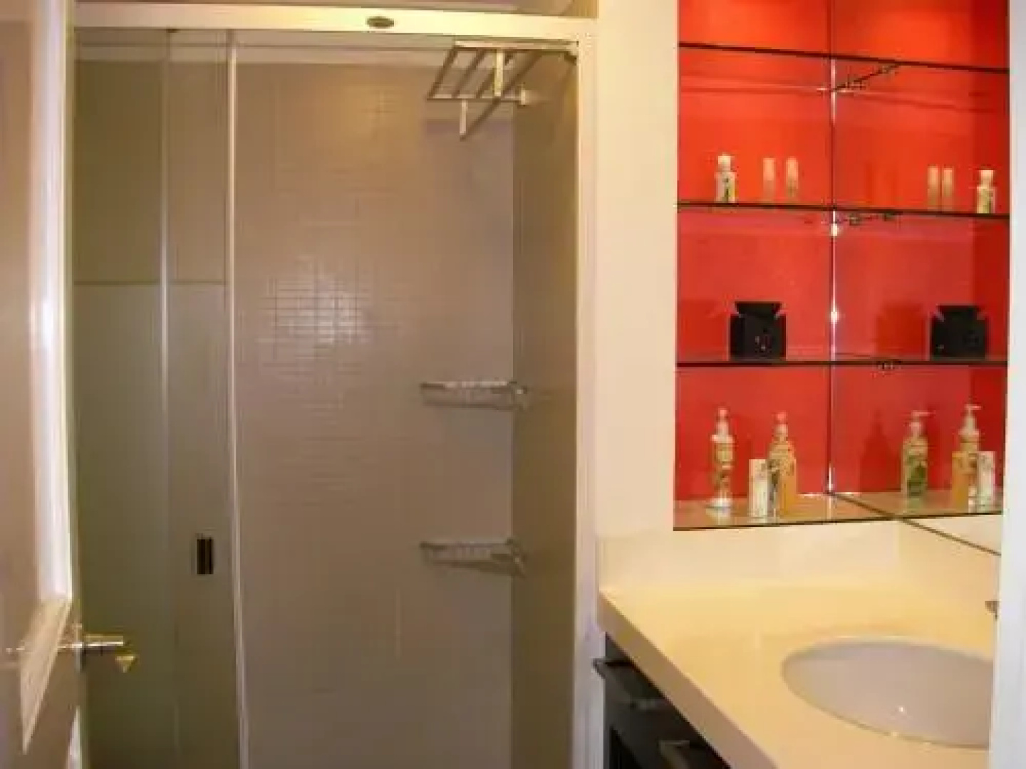 jKSUITES Manila Condos