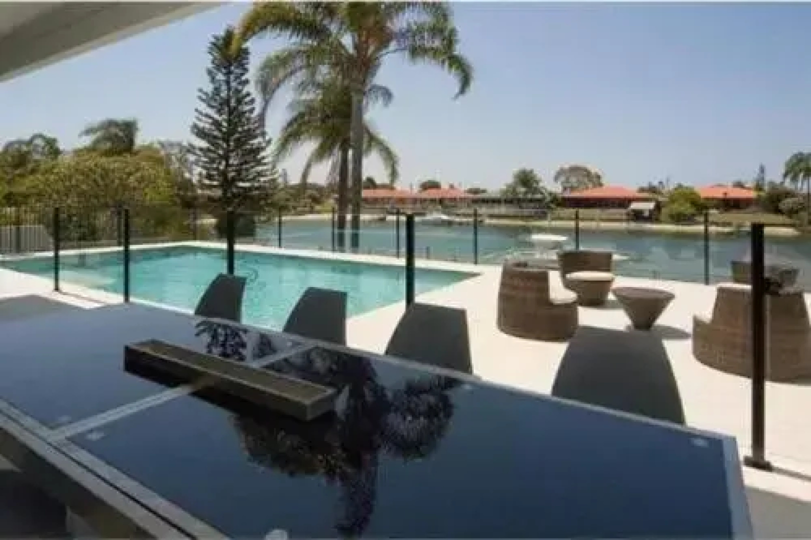 T E Peters Waterfront Holiday Home