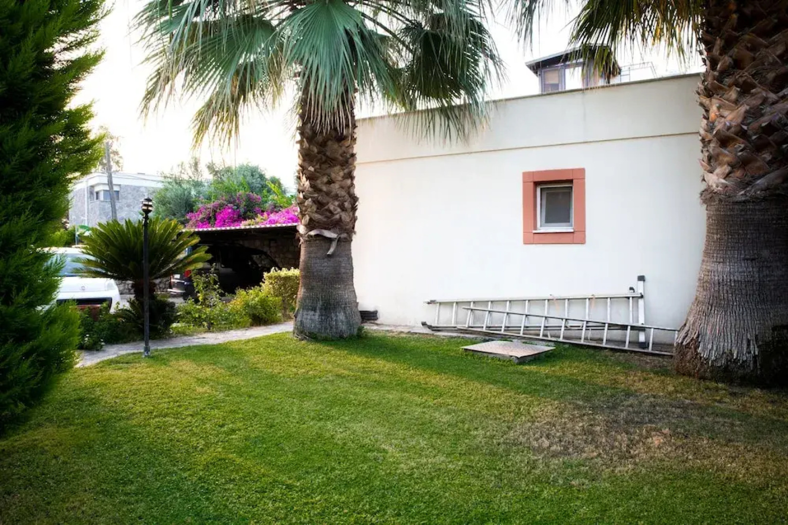 Important Group Villa Alaca