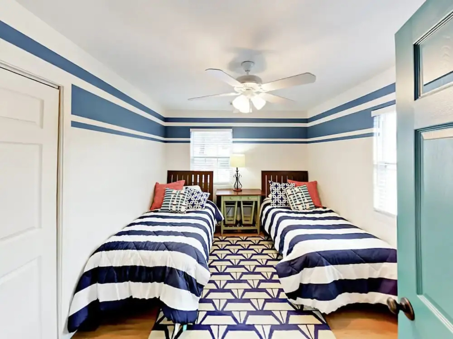 Lakefront Haven - 3 Br Home