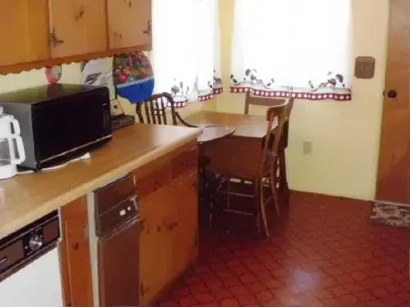 Near Lake Plus View 2 Bedroom Home by RedAwning