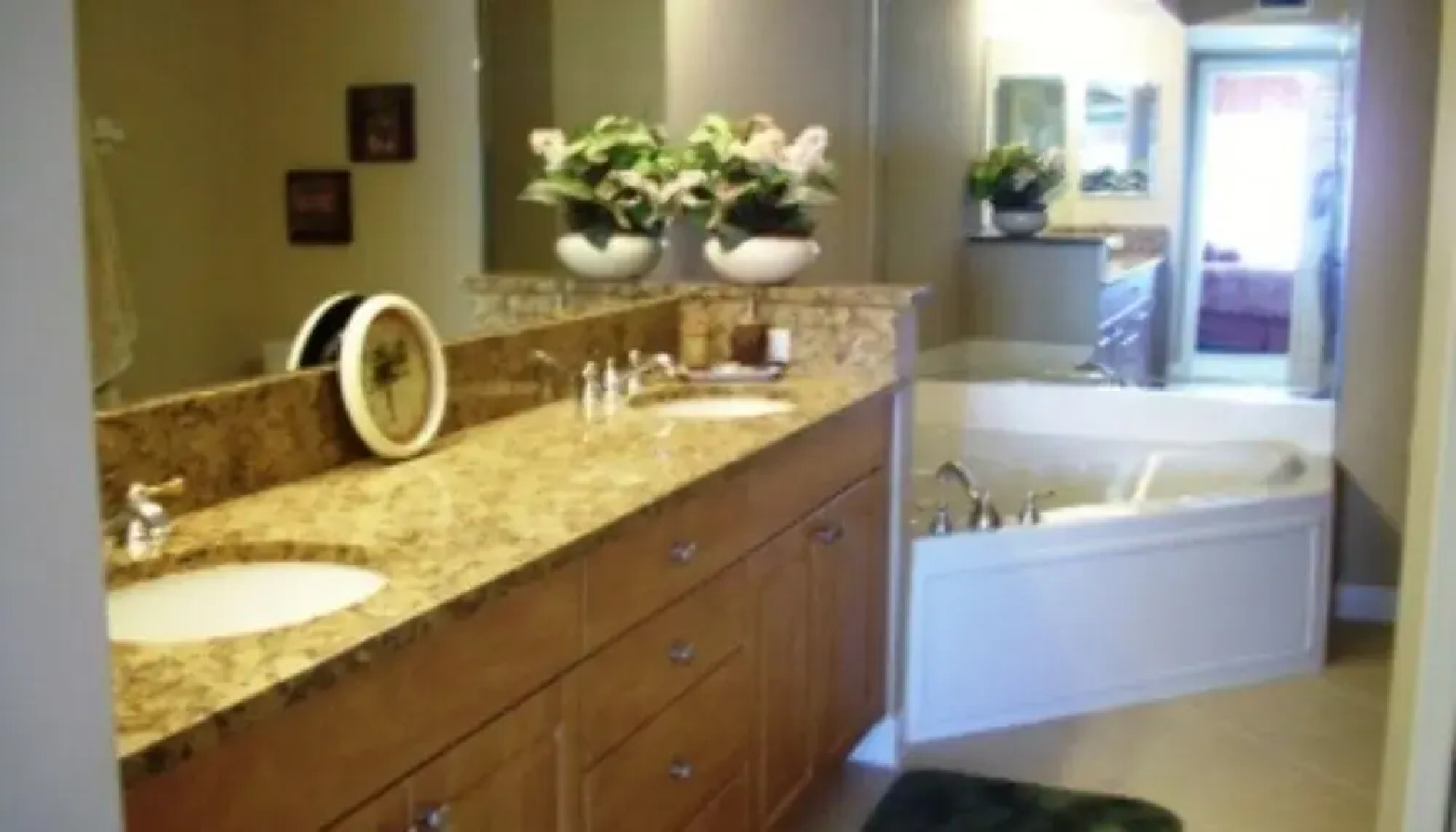 Di Mucci Twin Towers 1607- great ocean views. 2BR 2BA