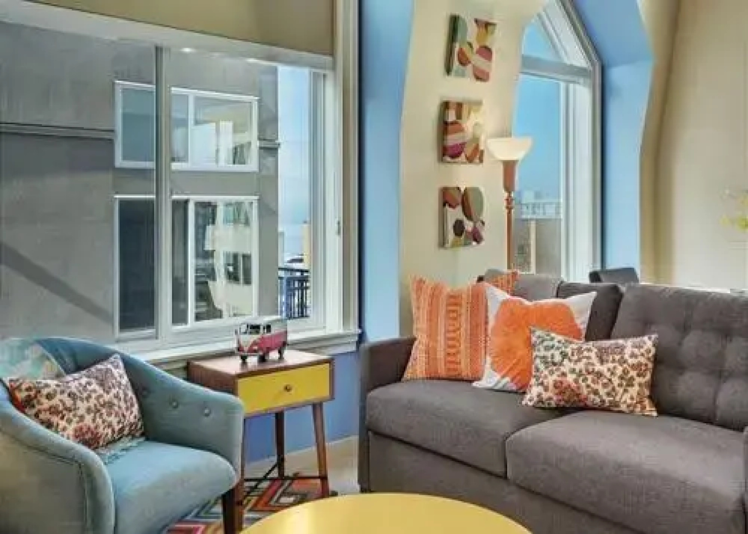 Belltown Court Sunset Suite