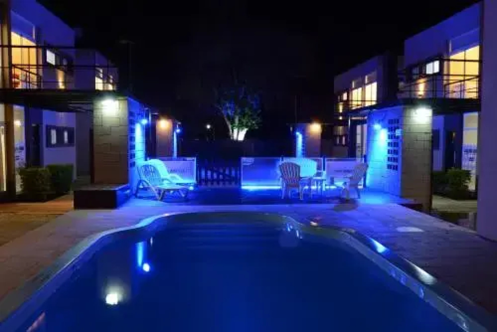 Laguna Park Duplex & Suites