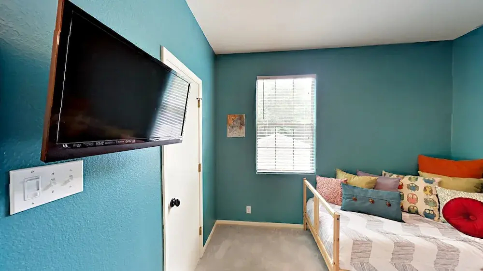 2308 Indian Creek Rd Home - 3 Br home by RedAwning